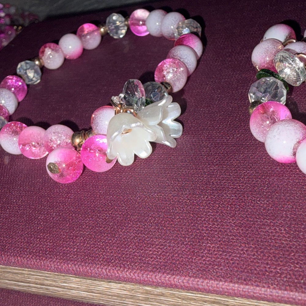 Rapunzels Lily Flower Pink Beaded Bracelet NEW - Picture 3 of 6